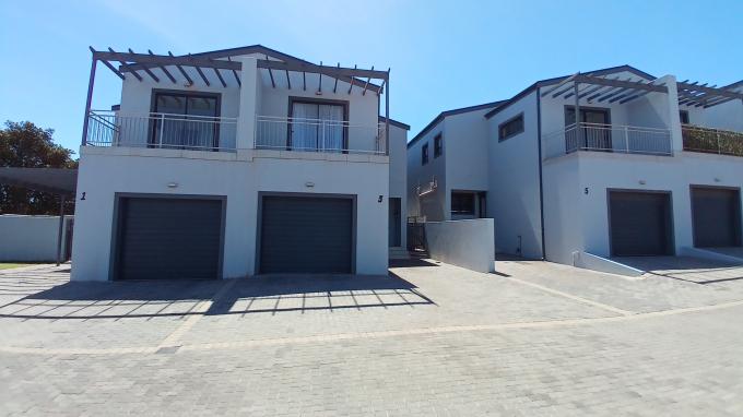 3 Bedroom House for Sale For Sale in Vredenburg - Private Sale - MR671252