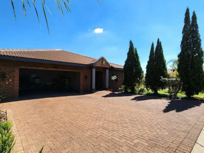 3 Bedroom House for Sale For Sale in Middelburg - MP - MR671517