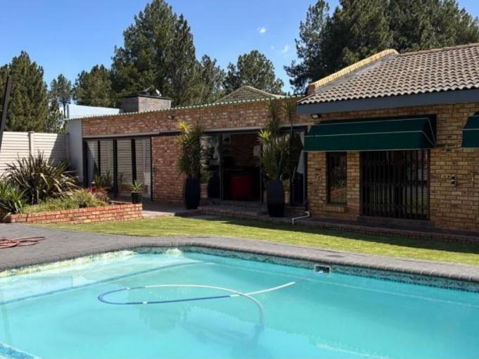 3 Bedroom House for Sale For Sale in Vanderbijlpark - MR671862