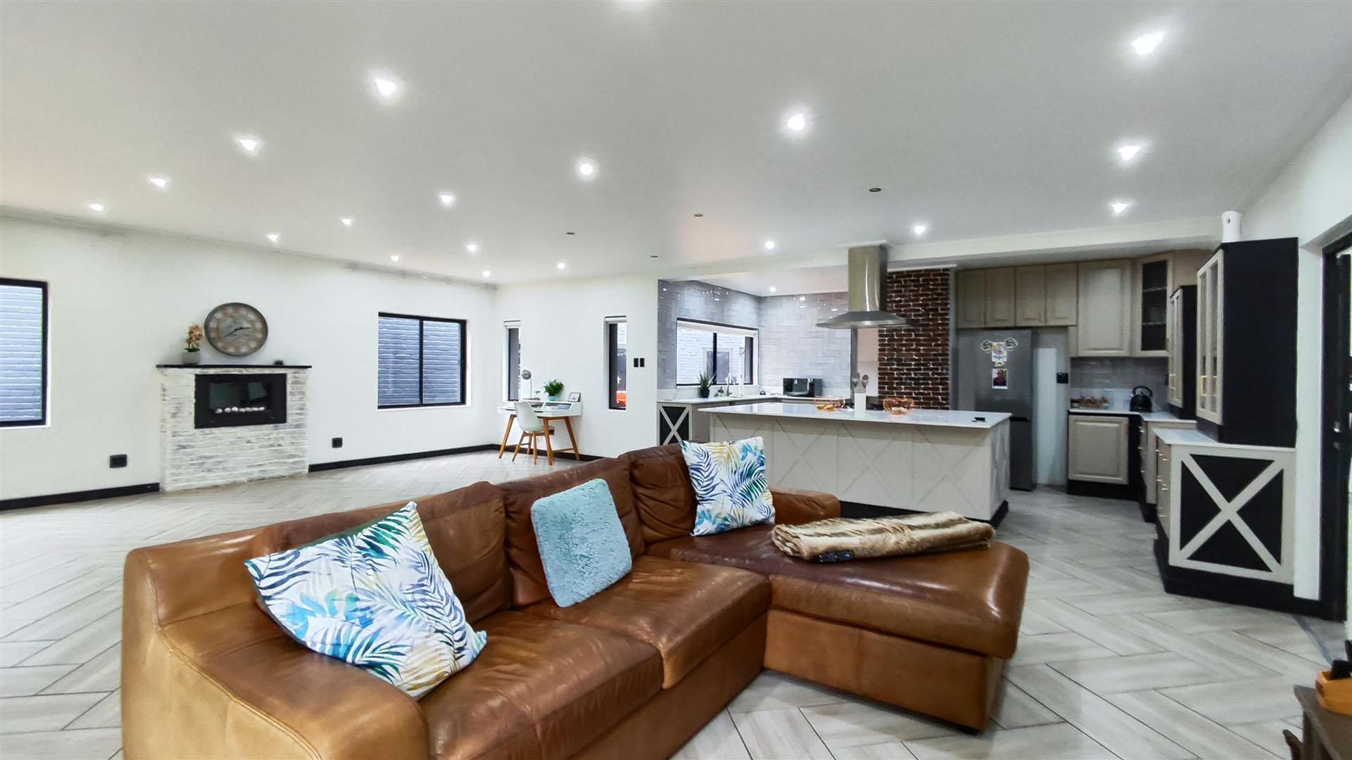 Lounges - 19 square meters of property in Rynfield