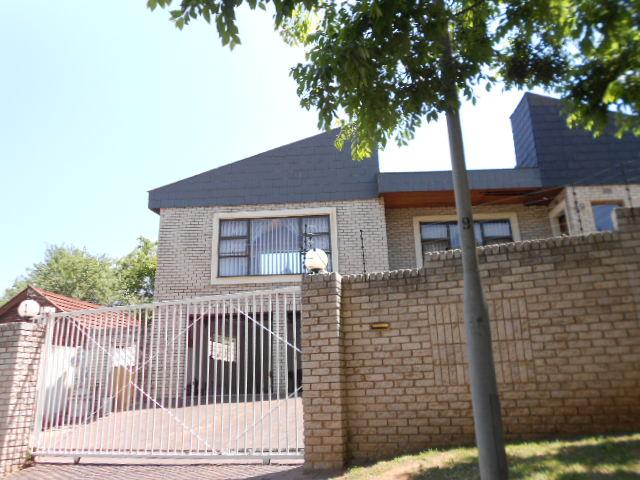 Front View of property in Glenvista